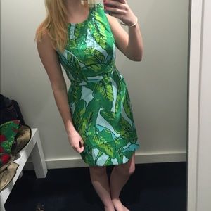 Vineyard Vine Palm leaf print size 4